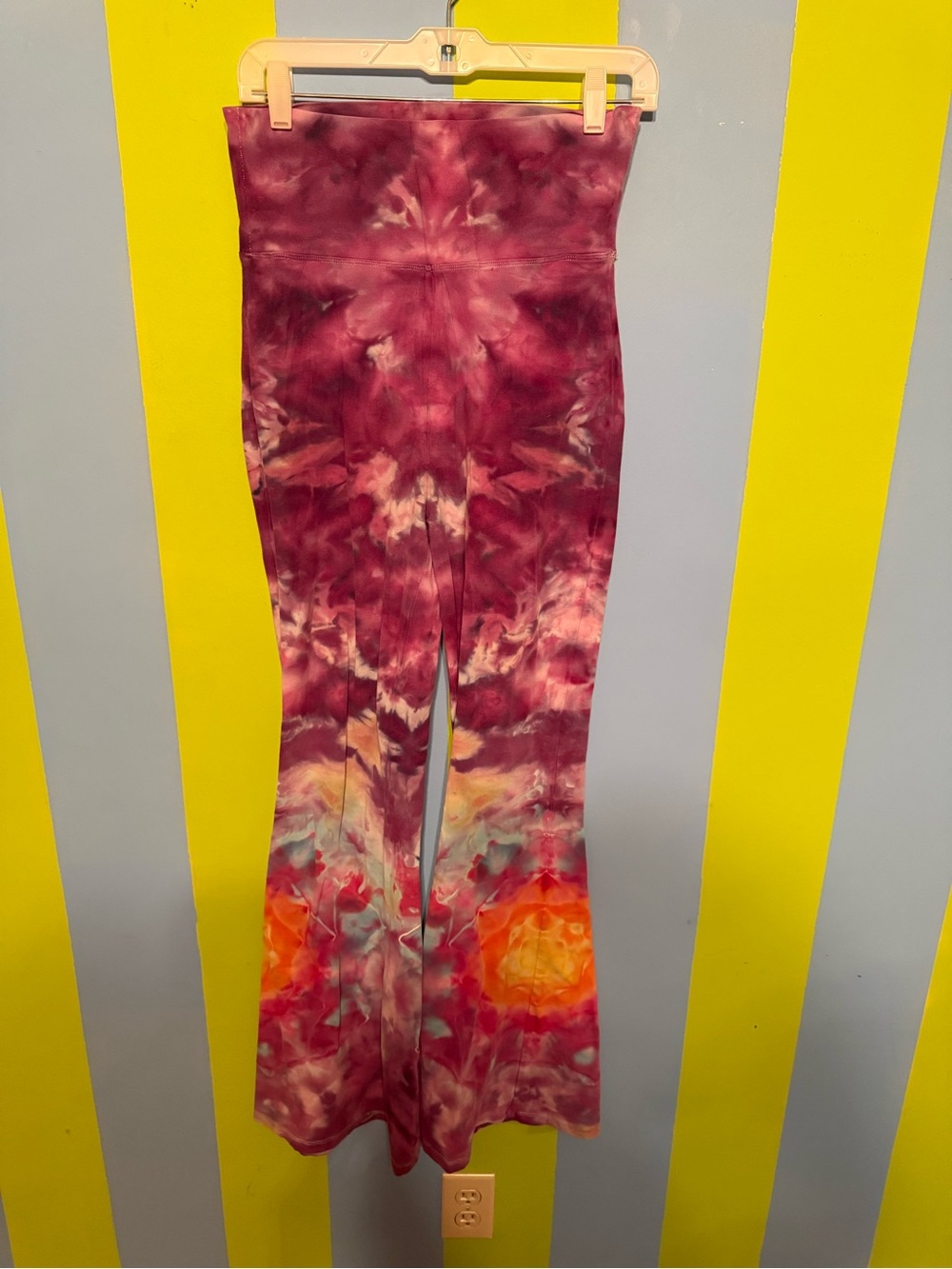 Tie-Dye Flare women’s yoga pants multi color size medium
